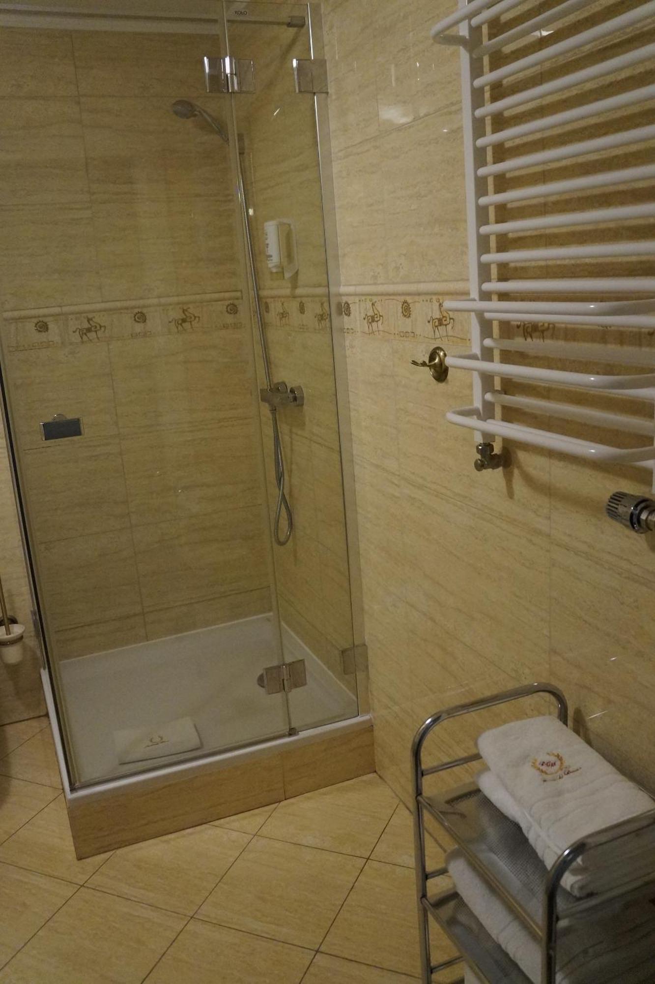 Lisewski Dwor 3*